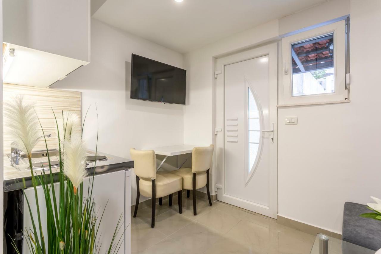 Studio Apartment Nikol สปลิท ภายนอก รูปภาพ