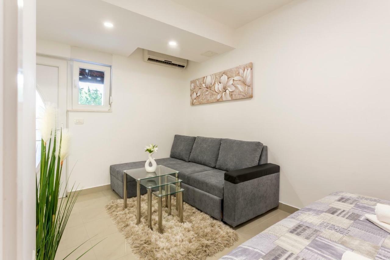 Studio Apartment Nikol สปลิท ภายนอก รูปภาพ