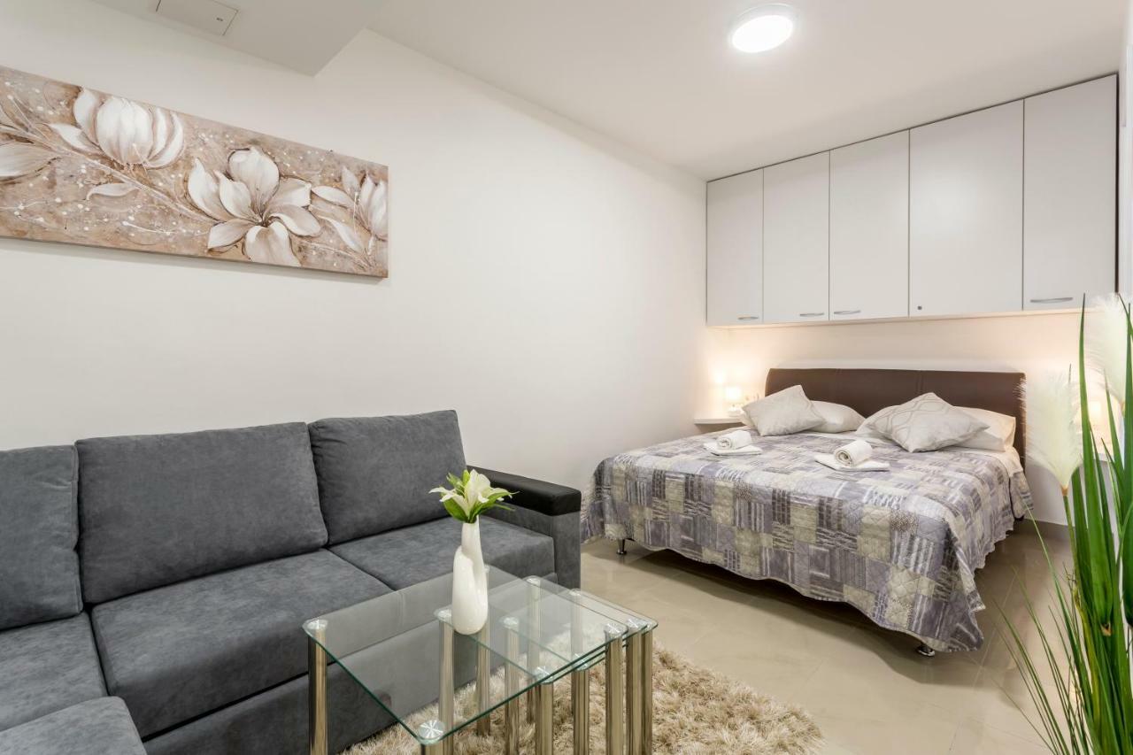 Studio Apartment Nikol สปลิท ภายนอก รูปภาพ