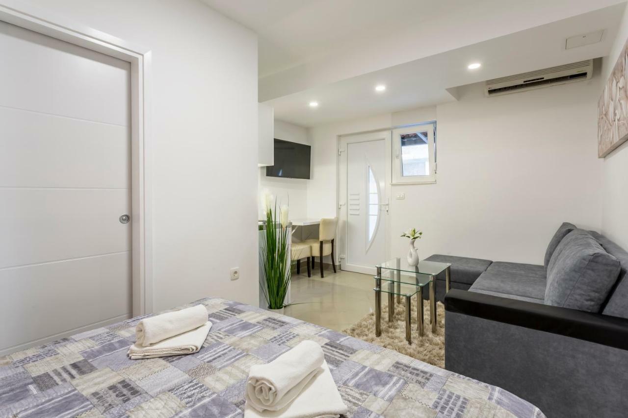 Studio Apartment Nikol สปลิท ภายนอก รูปภาพ